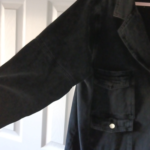 Vintage Women's Jean Jacket - Picture 3 of 4